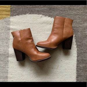 Barely worn Seychelles brown leather booties!